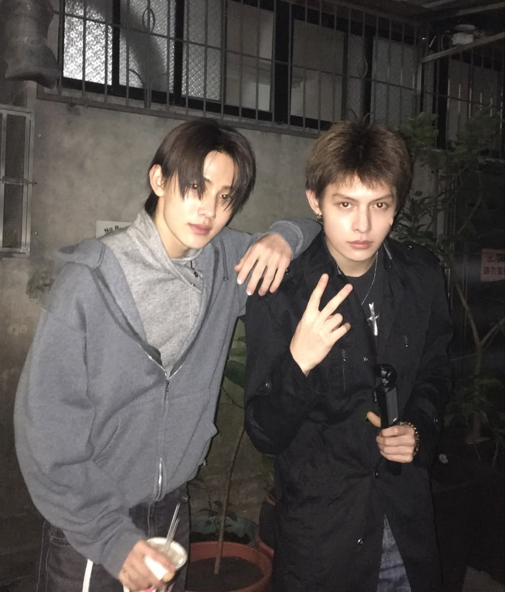 anceonh_'s tweet photo. 옛날 아이폰 고노출 감성 엄성현 진짜 개좋아….♡ https://t.co/yRvQLm3hOw