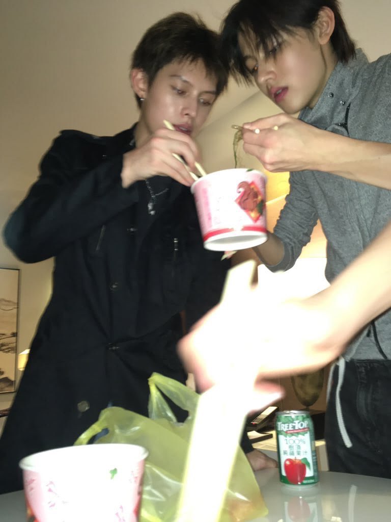 anceonh_'s tweet photo. 옛날 아이폰 고노출 감성 엄성현 진짜 개좋아….♡ https://t.co/yRvQLm3hOw