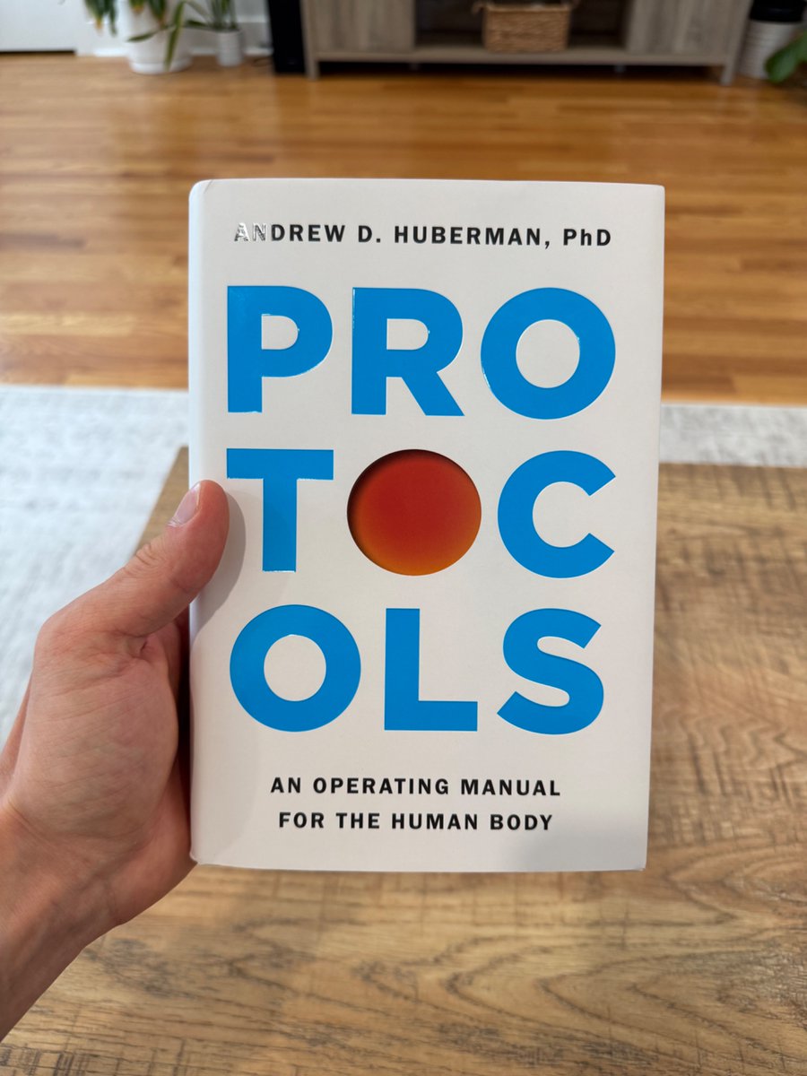 AlexAndBooks_'s tweet photo. Reading Tip: When you buy a hardcover book, take off the jacket.

Sometimes you’ll find a hidden easter egg like a cool design or message.

Ex: Just found one in @hubermanlab’s new book! https://t.co/kiglNTCpp4