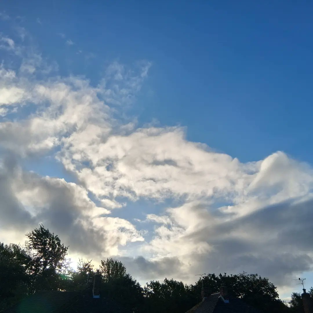 ArchieMaeroi's tweet photo. 07:33, Monday, August 31. My last day of summer break. https://t.co/aL3U0ZAwKx