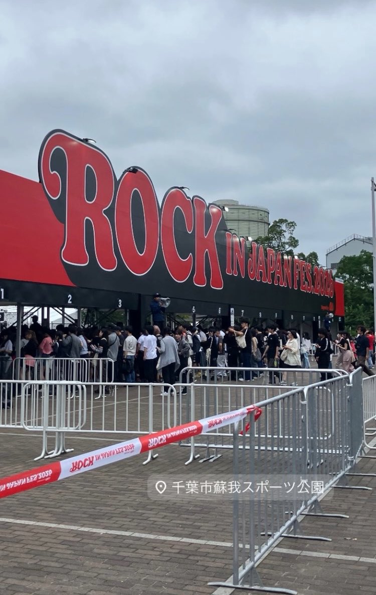R___ion_t's tweet photo. ロッキン最高すぎた
ノーメロ最前のど真ん中当たって死んだ😭
明日はAooo行くので2日連続ツミキさんになりました　幸せすぎ https://t.co/HhAgpzFeje