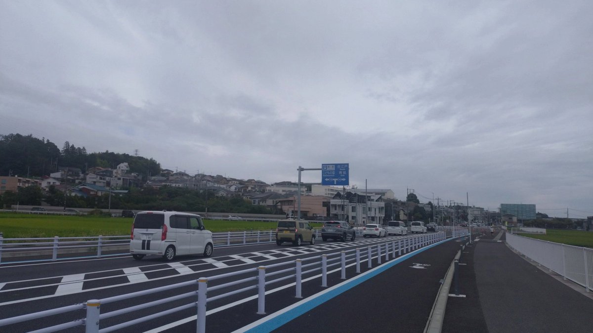 MGABRIELLI's tweet photo. ダイニングテーブルが未だ届かなくてずっとキャンプみたいな生活((( https://t.co/iTplskwJKu