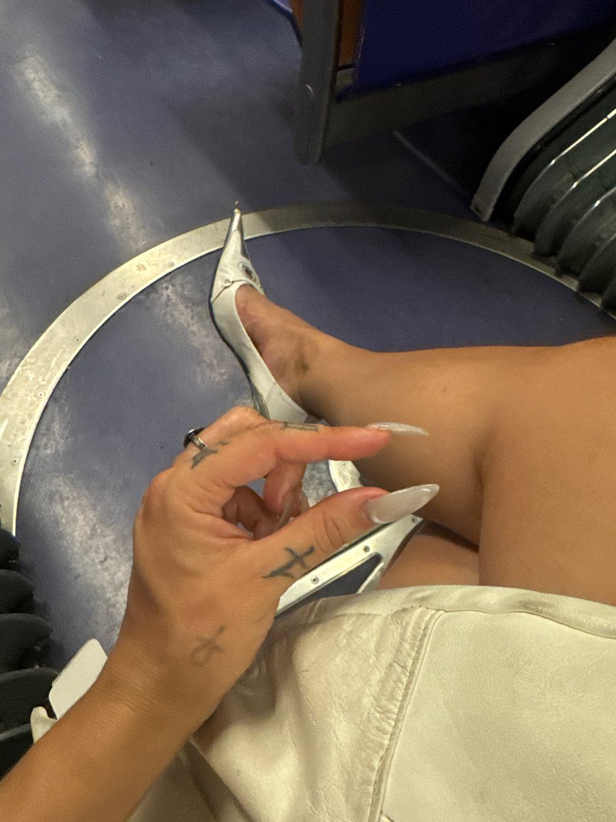 MisstressSilver's tweet photo. Just got dicked down by a 11 inches dick so deep, it made me think of how of small some men’s dicks are, it could be a clitoris. You should start thinking about becoming gay. 

Findom moneyslave sph video call forcedbi fincuck https://t.co/i5VRrtkJ75