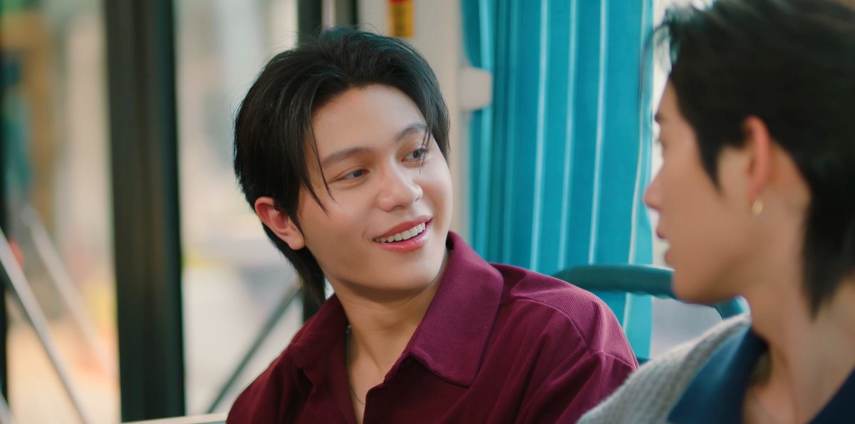 GMMTV's tweet photo. ระหว่างเดินทางไปทำงานก็นั่งจีบกันได้ ผมยอมเลยคับพี่ 
#YouManiacSeriesEP4
@Williamjkp1 @EstRvp https://t.co/YSUsK1Dt0O