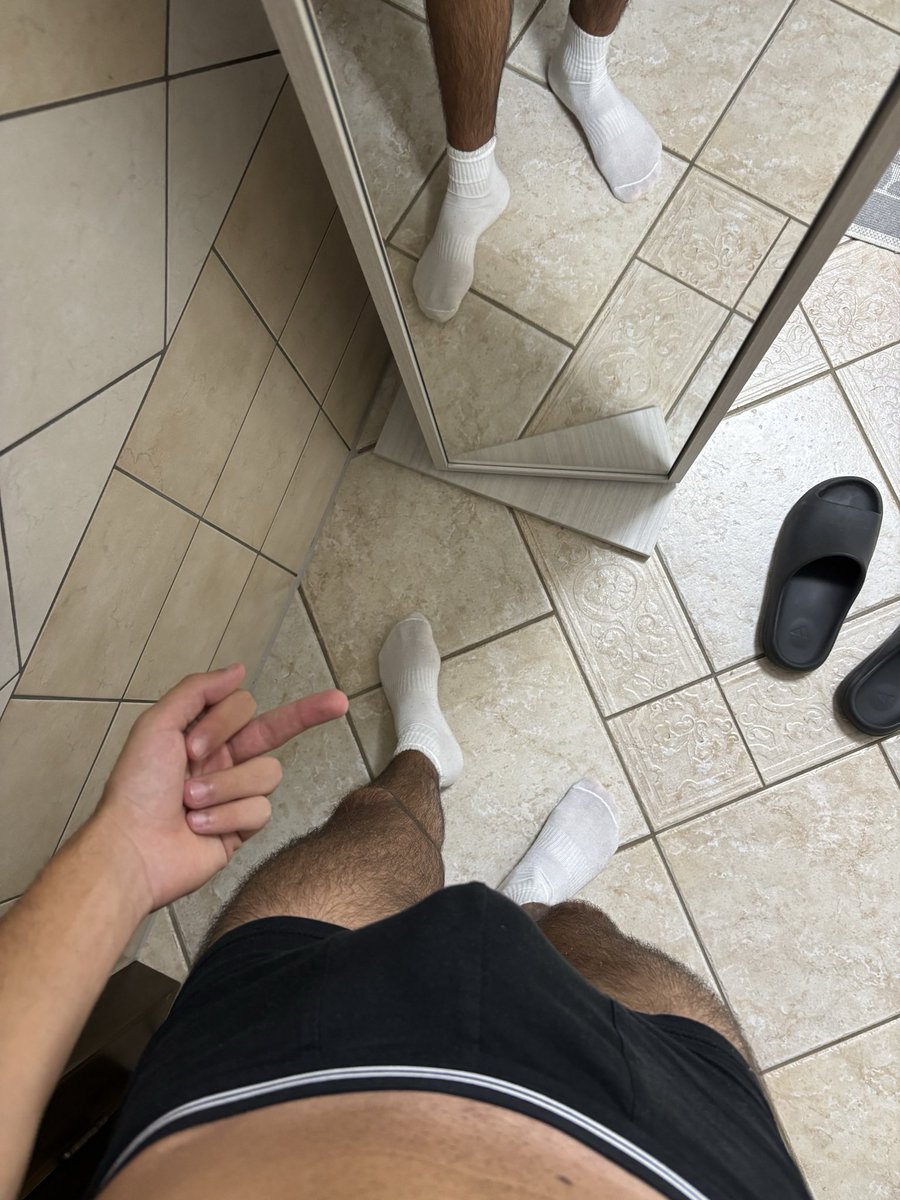 alealphamaster's tweet photo. tutte qua sotto cagne😈

#moneyslave #master #cashmaster #feet #feetfetısh #calze #piedi https://t.co/nQOw04HBt0