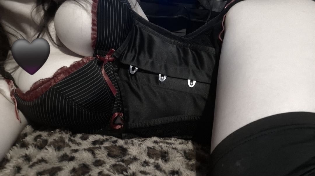 _nyro_X's tweet photo. Wuff #emo #alt #goth #alternative https://t.co/OjuTkkT5Gq