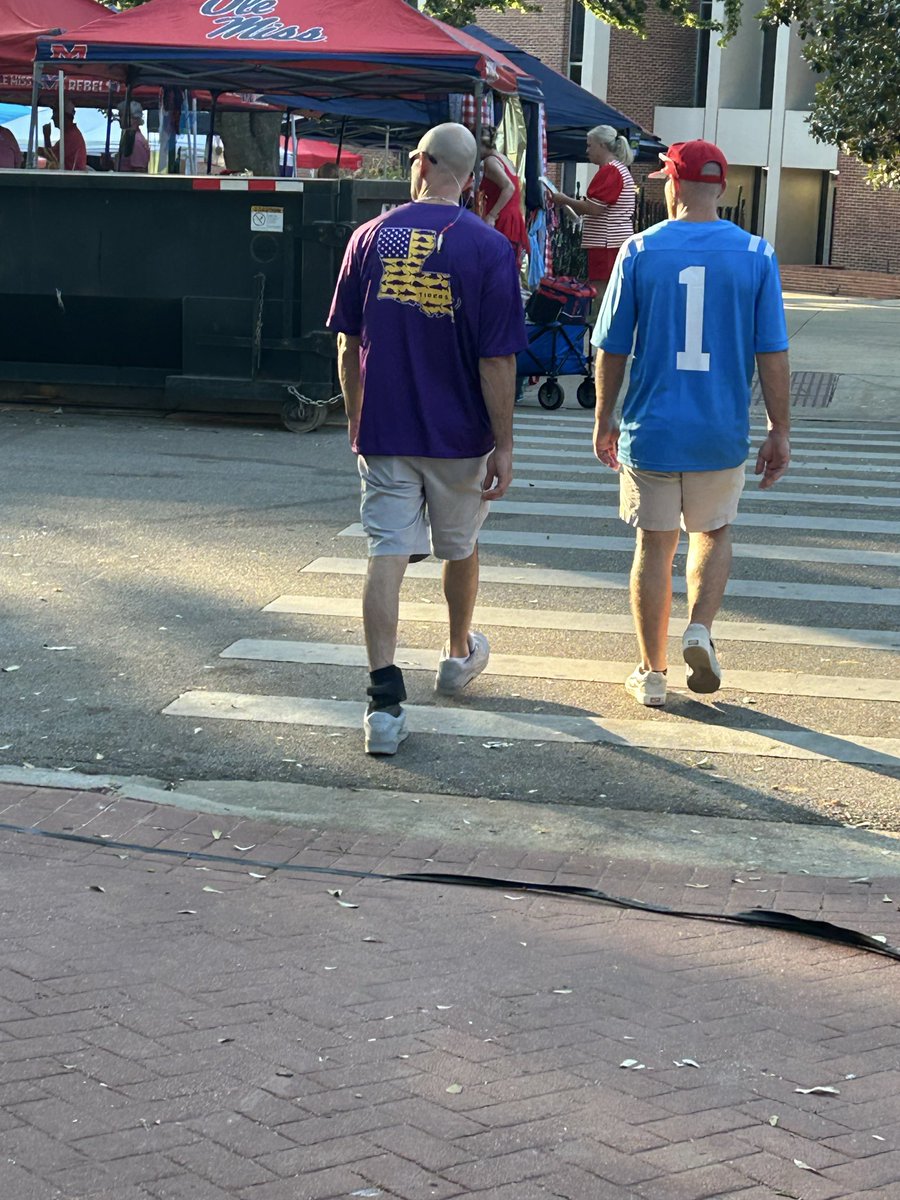 TurbaZach's tweet photo. First LSU fan spotted in the Grove is wearing the ankle monitor 😂 can’t make this up. Respect to LSU sending their best👏 https://t.co/Go2tNyEimF