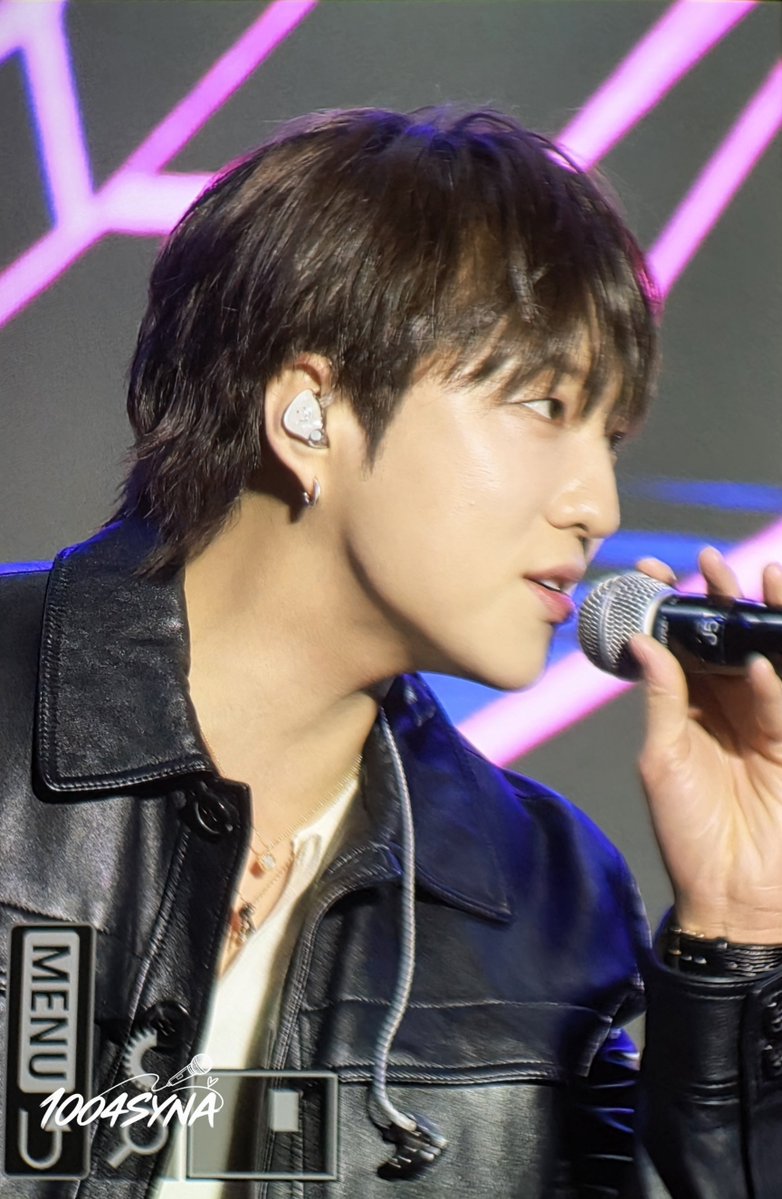 1004syna's tweet photo. 260919 서울청년주간
오늘도 왜케 멋있고 잘생기심 💙
#강승윤 #위너 #seungyoon @official_yoon_ https://t.co/LdGEjiUQAj