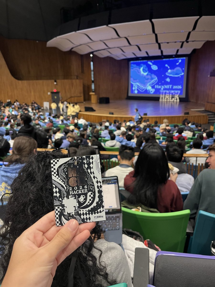 maxmohareb's tweet photo. @HackMIT yall got any more swag? https://t.co/DaboSdEsod