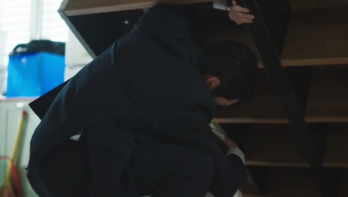Ina_drama's tweet photo. 오늘자 제일 좋았던 장면
남친와의 추억의 장소에서 깔린 여자를 틈을 벌려 구해주는 섭남과
엉망으로 폐허가 된 추억들을 마주한 그 장소의 주인

이거 지금 이미도가 남궁호와의 관계에서 계속 중압감을 느끼고 있는데 한태승이 거기서 미도 빼가고 그 혼잡한 마음 남궁호가 결국 알게 된다는거잖아 https://t.co/Jt1LtNio8d