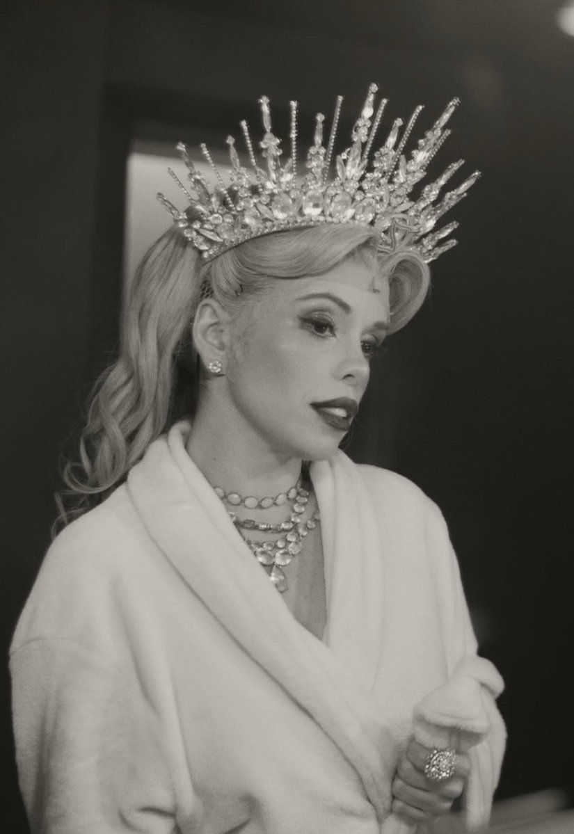 gfabib's tweet photo. glinda bang, a BOA https://t.co/5DKeWdq7RM