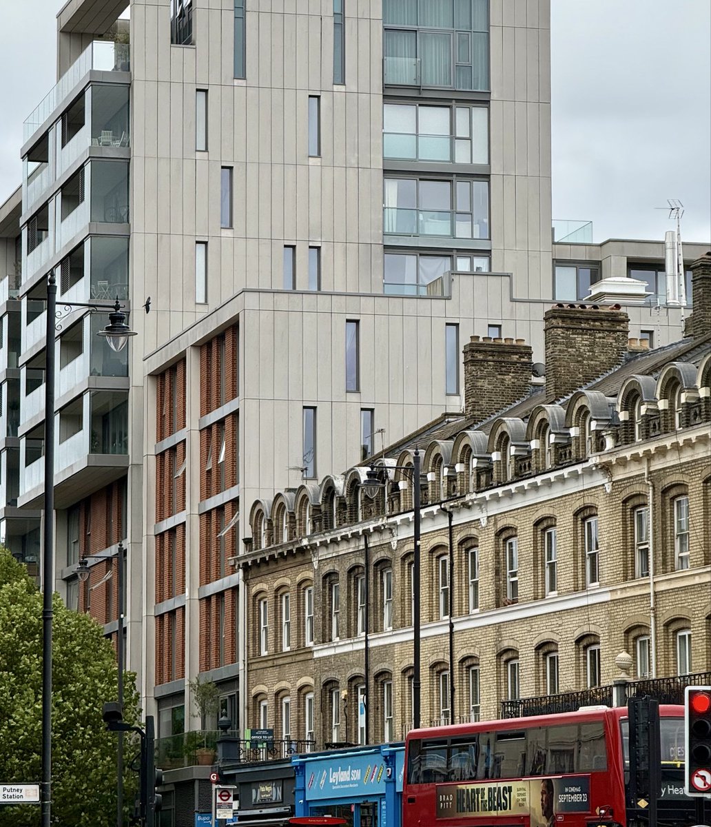 RobertKwolek's tweet photo. Two different approaches. One from an era where people cared about creating pleasant streets, and the other from an era of not giving a damn and a system which squeezes beauty entirely out of the equation. https://t.co/xN8sS8IJJt