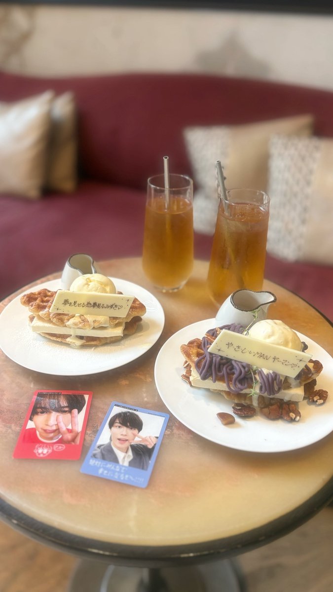 mzkn_no1's tweet photo. 📍𝘛𝘩𝘦 𝘑𝘰𝘯𝘦𝘴 𝘊𝘢𝘧𝘦 𝘉𝘢𝘳🥐🍨
プレート可愛すぎたしクロッフル美味しすぎた🤤💞 https://t.co/lsdG1OYJUX