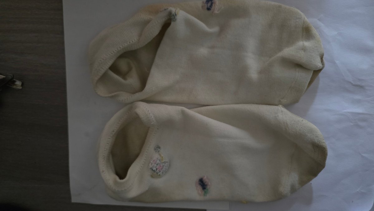 dirtysockslove's tweet photo. 脚气mm穿了4周多的极品小船袜，袜子全黄，味道壮阳，喜欢的朋友记得私信我哦
 #恋袜 #棉袜 #重口味 #臭袜子 #袜 #原味 #原味袜子 #原味袜 #丝袜 #舞蹈生 #舞蹈袜 #原味内衣 #连裤袜 #军训 #军训袜 #军训鞋 https://t.co/9MrXYOAlGl