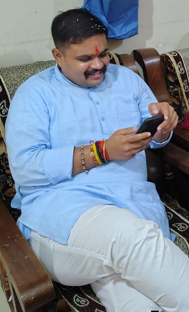 SSatnami123's tweet photo. राष्ट्रीय स्वयंसेवक संघ के विभाग प्रचारक आदरणीय श्री प्रशांत जी भाई साहब को जन्मदिन की बहुत बहुत बधाई एवं हार्दिक शुभकामनाएं ।

बाबा काशी विश्वनाथ स्वामी की कृपा सदैव आप पर बनी रहे,आप स्वस्थ एवं दीर्घायु हों ऐसी प्रभु से कामना करता हूँ।💐🎂 https://t.co/GIhB5F4fsP