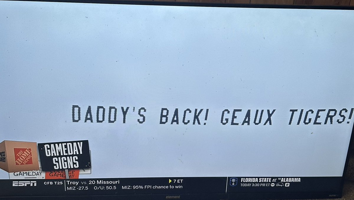 TigahPaul's tweet photo. The ultimate Game Day Sign 😎 https://t.co/pSMhiSKY2A