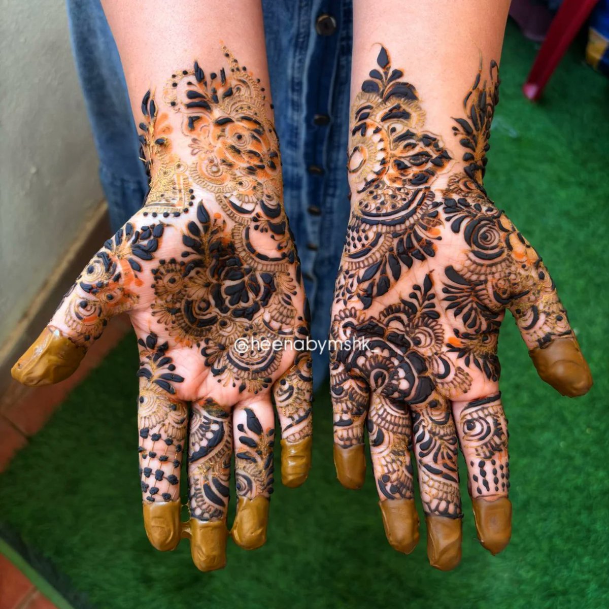 ColleenDeaau's tweet photo. When mehendi meets floral poetry. Mehendi. https://t.co/tSob57FJOs