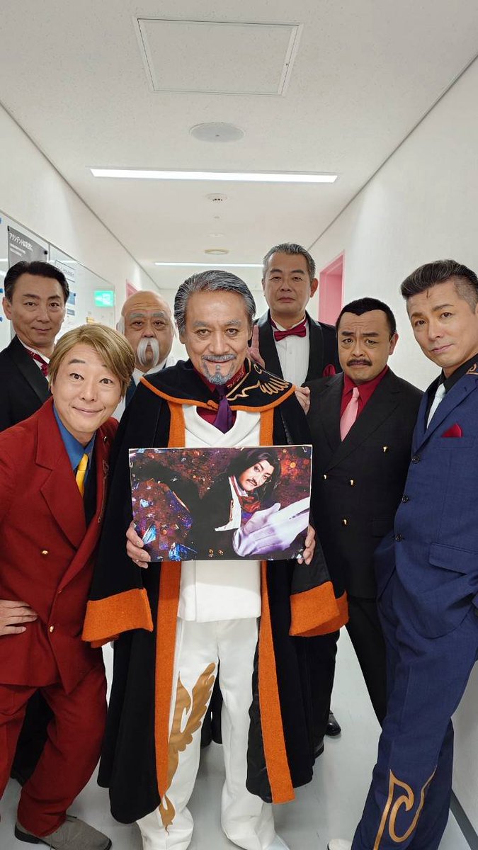 mahitofunaki's tweet photo. 初日終了✨
ゲネプロやってからなのと初日ならではの緊張感で正直頭も身体もヘロヘロです😅
明日からは前編後編通しなので頑張ります💪

そして、すっかりお馴染みになりましたおっさん８✨
ロノウェ役のかちょさんは残念ながら出演していませんが拓さんが写真をコピーしてくれました😉
＃うみステ https://t.co/7M1mWo4pu4