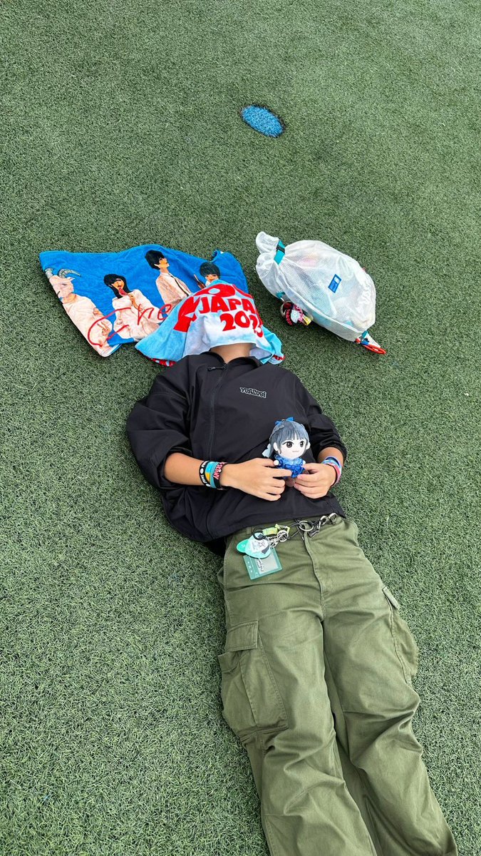 futto0613's tweet photo. ロッキン3日目無事完走😁
朝から夜まで駆け抜けた1日でした☀️
また、今年の夏フェスも完走
どれもこれも楽しかった〜
写真1枚目は、一応number_Iの⚡️ポーズ
#rockinjapanfes #ずっと真夜中でいいのに
#number_i #kanaboon
#CUTIESTREET #イコラブ
#chevon #ねぐせ #DISH #Nobelbright https://t.co/B38WkUK57m