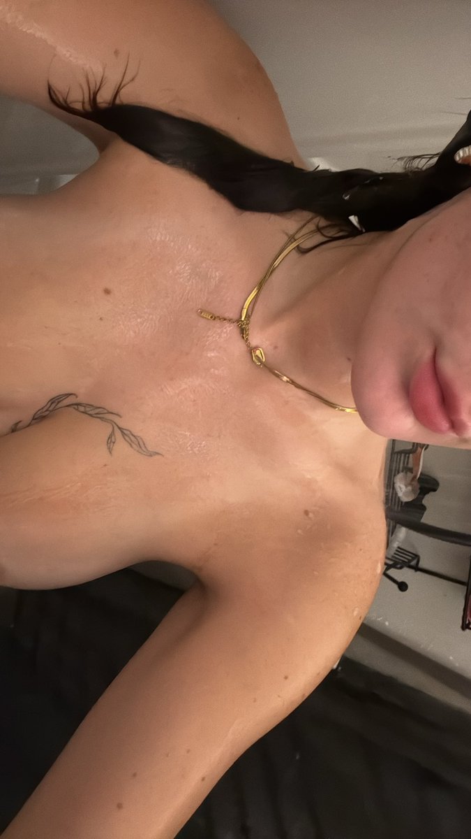 PrettyNikkimpo's tweet photo. good morninggg, who wants to see more?? 💸😘 https://t.co/wpJ70C69Me