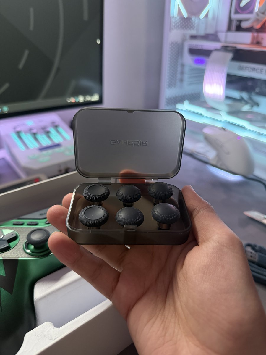 BrhmVG's tweet photo. وصلني اليوم كنترولر GameSir Tarantula 8k 🎮
وحدة من افضل الكنترولرز في السوق 💚

بتوصيه من الخبير @GhostlyCairokee 🫡 https://t.co/UJz0cqrd0I