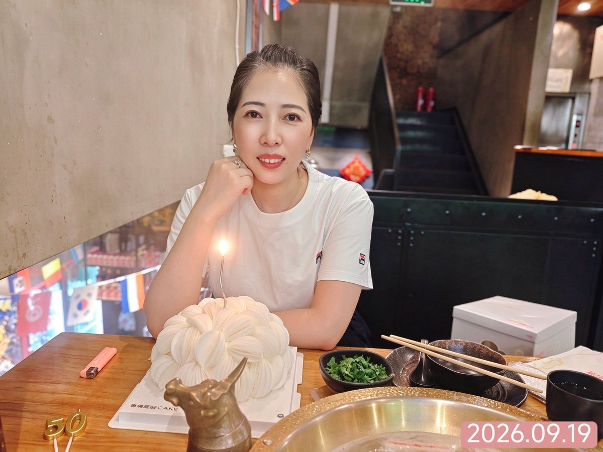 Kellylu5p6l's tweet photo. 以前都是我给大宝贝给过生日，现在终于轮到他陪我过了😍 https://t.co/mZIZ8a0Zkf
