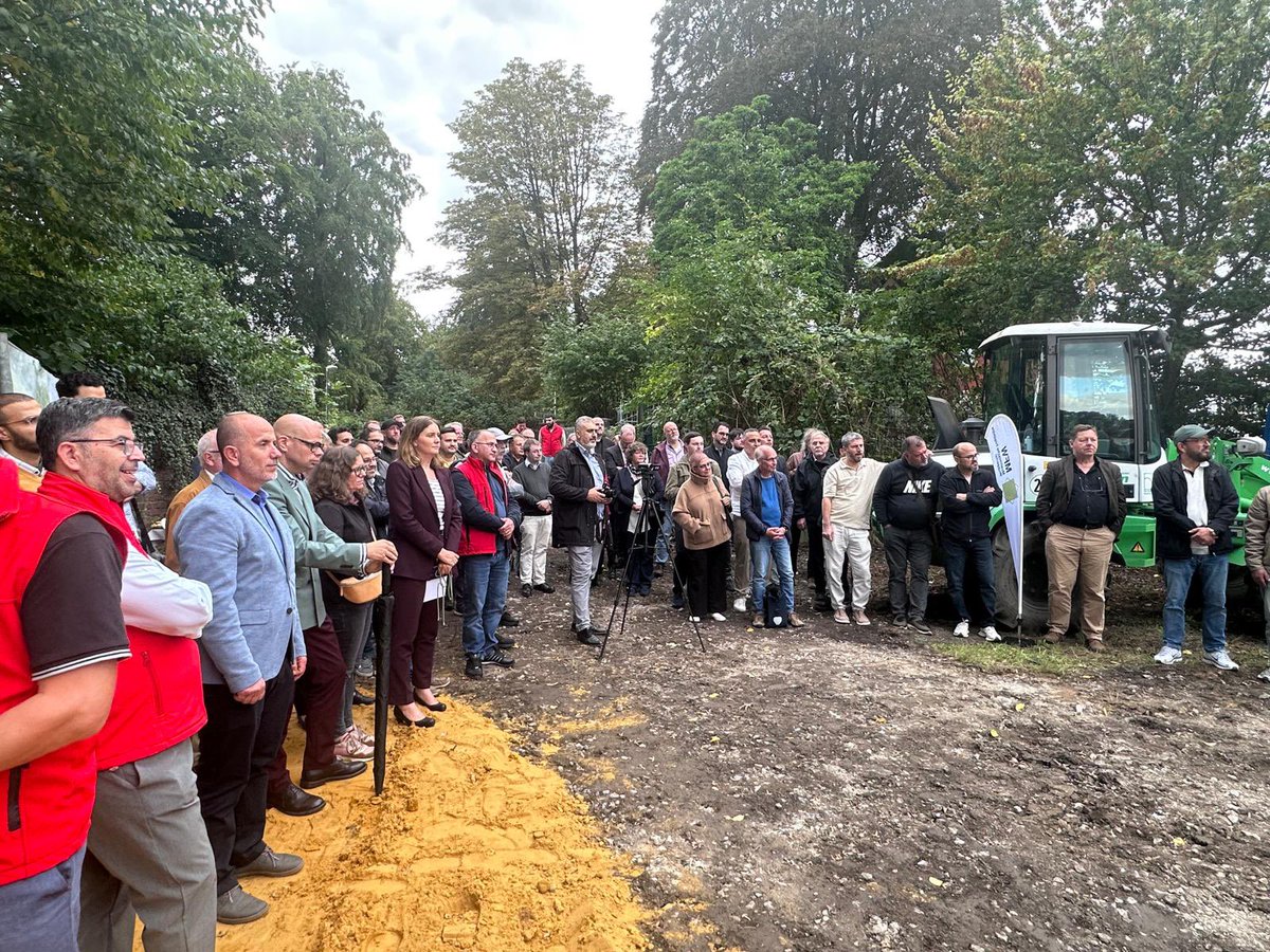 KRMuslime's tweet photo. Historischer Spatenstich: Deutschlands erster muslimischer Friedhof

Mit dem heutigen ersten Spatenstich entsteht in #Wuppertal Deutschlands erster muslimischer #Friedhof in eigener muslimischer Trägerschaft. 

Zur ganzen Erklärung: https://t.co/R6uCA1z7Gx https://t.co/hb9XWbpX2j