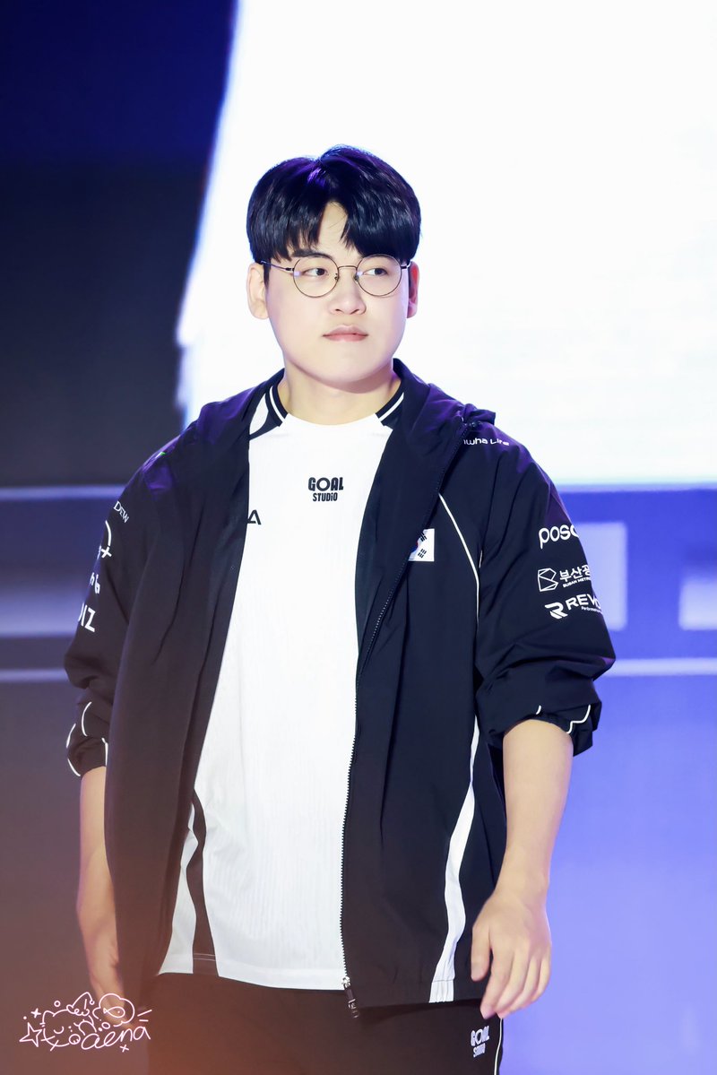 arielicaeve's tweet photo. 260919 AG evaluation match 

KOR vs USA 

#GUMAYUSI #구마유시 
#MHLEE #이민형 https://t.co/T2JJBhLK9L