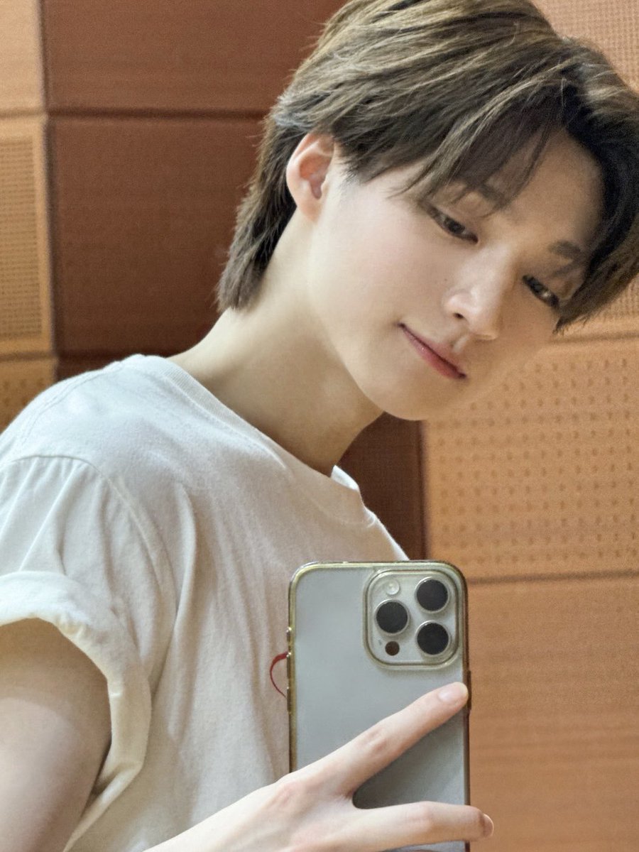 shigariku_mg's tweet photo. 大阪ありがとうございました！
おしゃれな角度の自撮りく届きました🎁

#志賀李玖
#FRESHest 
#ICEx https://t.co/oii9bvUGYF