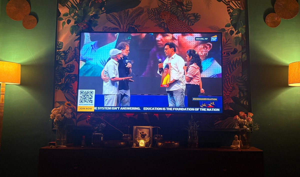 protagonist_xi's tweet photo. Heartbroken parents meeting Rahul Gandhi and saying he is their only hope is just ❤️‍🩹 https://t.co/WSL21tFNs6