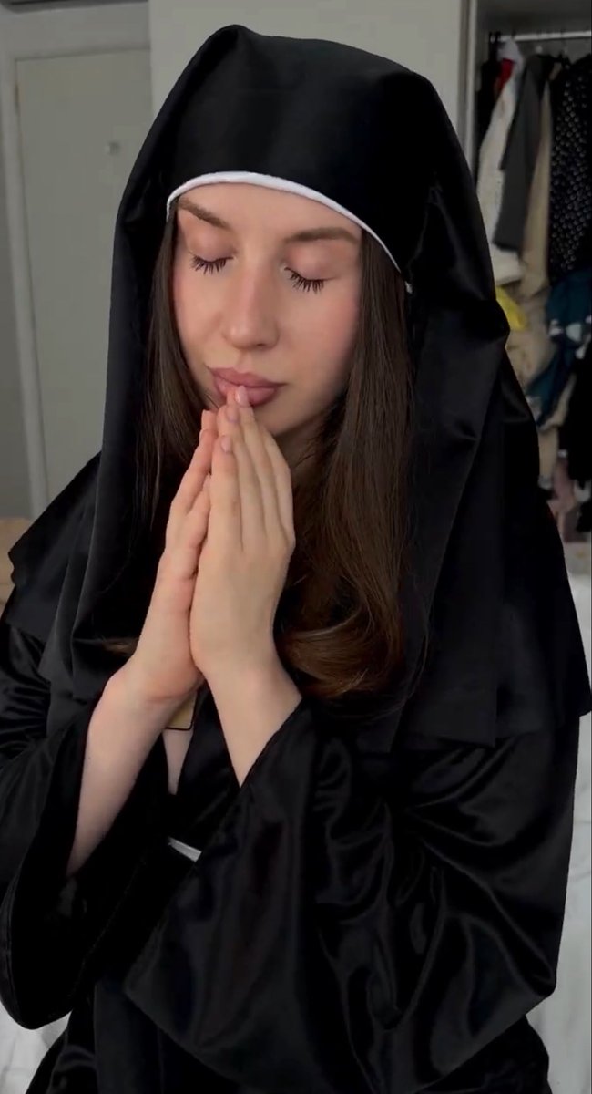 Emily4929's tweet photo. Worship me daddies https://t.co/ZfWyO9O7oC