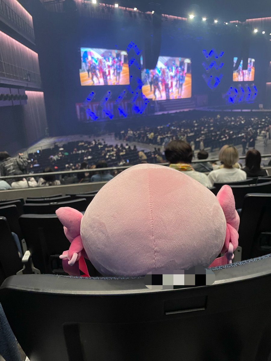 ReTaHnSn4s's tweet photo. BTTM1日目めっちゃ面白かった✨
たいきくん、いや、寿司団のえんがわ。ん？エリンギ？！とても面白かったです🥰

うぱちゃんも私の膝の上でリングライトふりふりして見てました✨

明日も楽しむー！！

@taiki__official https://t.co/qaCekCk5VS