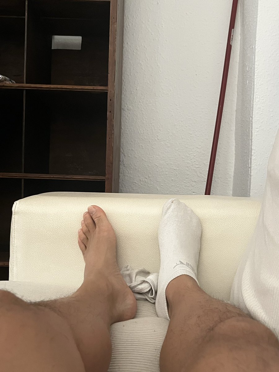 greninjatwenty2's tweet photo. Con o senza?🧦
#feet #fetish #gayfeet #gay #twink #cashmaster #feetmaster #moneyslave https://t.co/QGbWmp7tdD