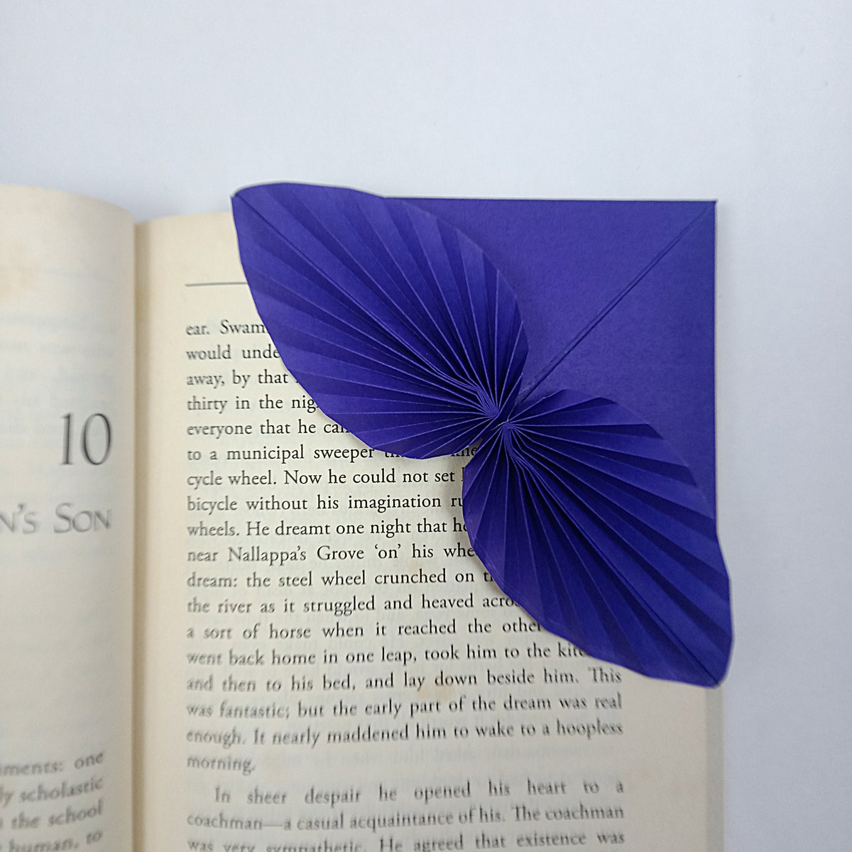 scrapcarved's tweet photo. This Bookmark Looks So Royal 👑🌿 | Easy Paper Craft https://t.co/Lf0UUF5Zd0