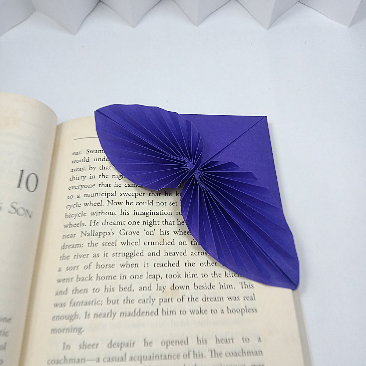 scrapcarved's tweet photo. This Bookmark Looks So Royal 👑🌿 | Easy Paper Craft https://t.co/Lf0UUF5Zd0