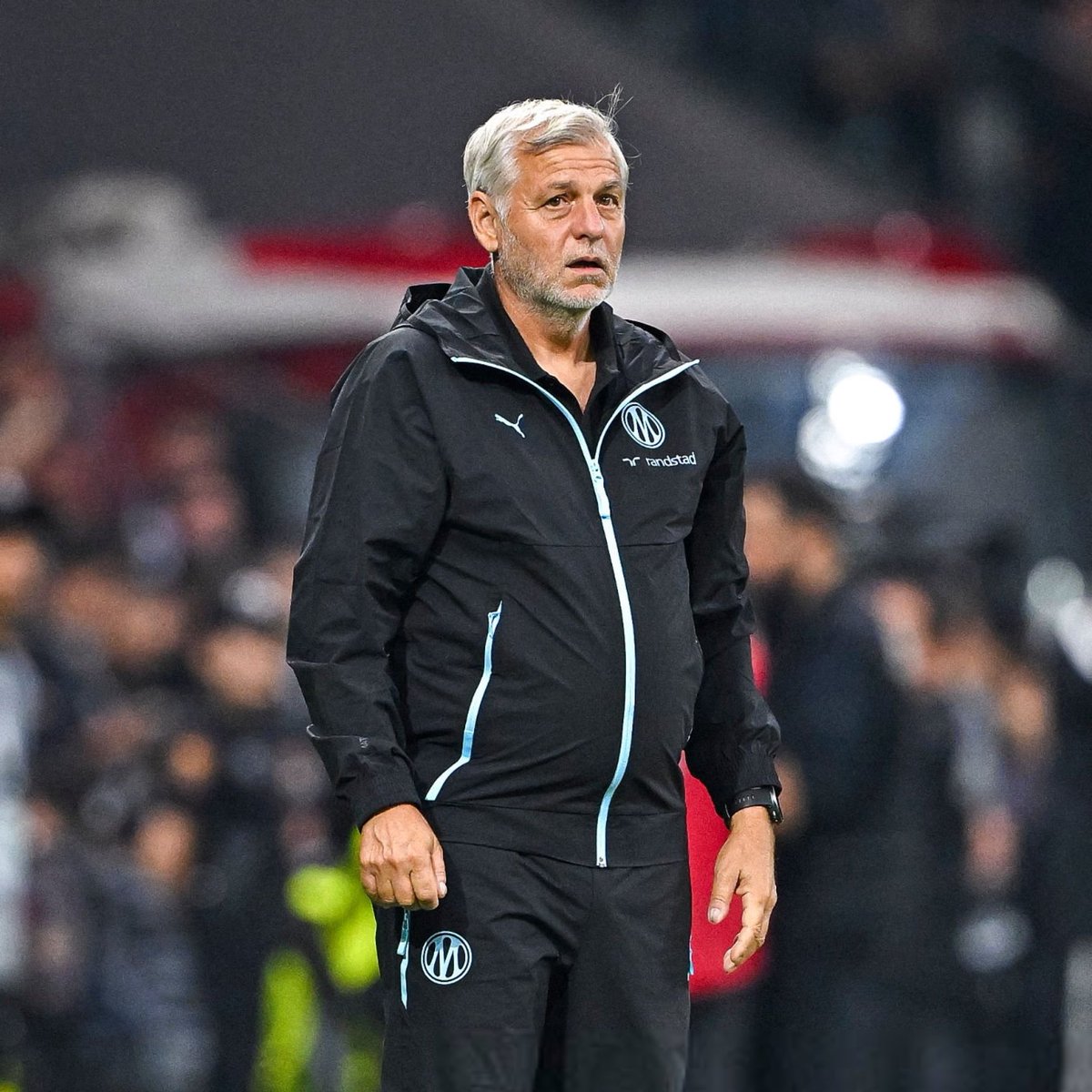 _BeFootball's tweet photo. 🚨 BRUNO GENESIO 🇫🇷 S’APPUIE SUR LE MAN CITY - OL POUR CROIRE À UN RÉSULTAT DE L’OM FACE AU PSG ! 🩵🤍

« Comment l’OM peut faire un résultat face au PSG ? Ce sont toujours des matchs à part, J’AI VÉCU ÇA AVEC LYON FACE À MANCHESTER CITY.

On avait fait 1-1 à Caen, c’était un match catastrophique deux jours avant…

ET TOUT LE MONDE PARIAIT SUR LA MINUTE À LAQUELLE ON ALLAIT PRENDRE UN BUT FACE À CITY. ☠️ 

Finalement on y est allé avec beaucoup d’humilité et on a fait le résultat que vous savez… 🤷‍♂️ 

C’est un Classique chez nous, j’ai une équipe avec de la fierté, de l’orgueil, et avec l’appui de notre public, on peut gommer nos insuffisances des derniers matchs. 

SI ON EST CAPABLE DE LE FAIRE, ON PEUT INQUIÉTER LE PSG À DOMICILE MÊME SI CE SERA DIFFICILE.

C’est l’une voire la meilleure équipe d’Europe, avec le meilleur entraîneur, les meilleurs joueurs. »

(CP)