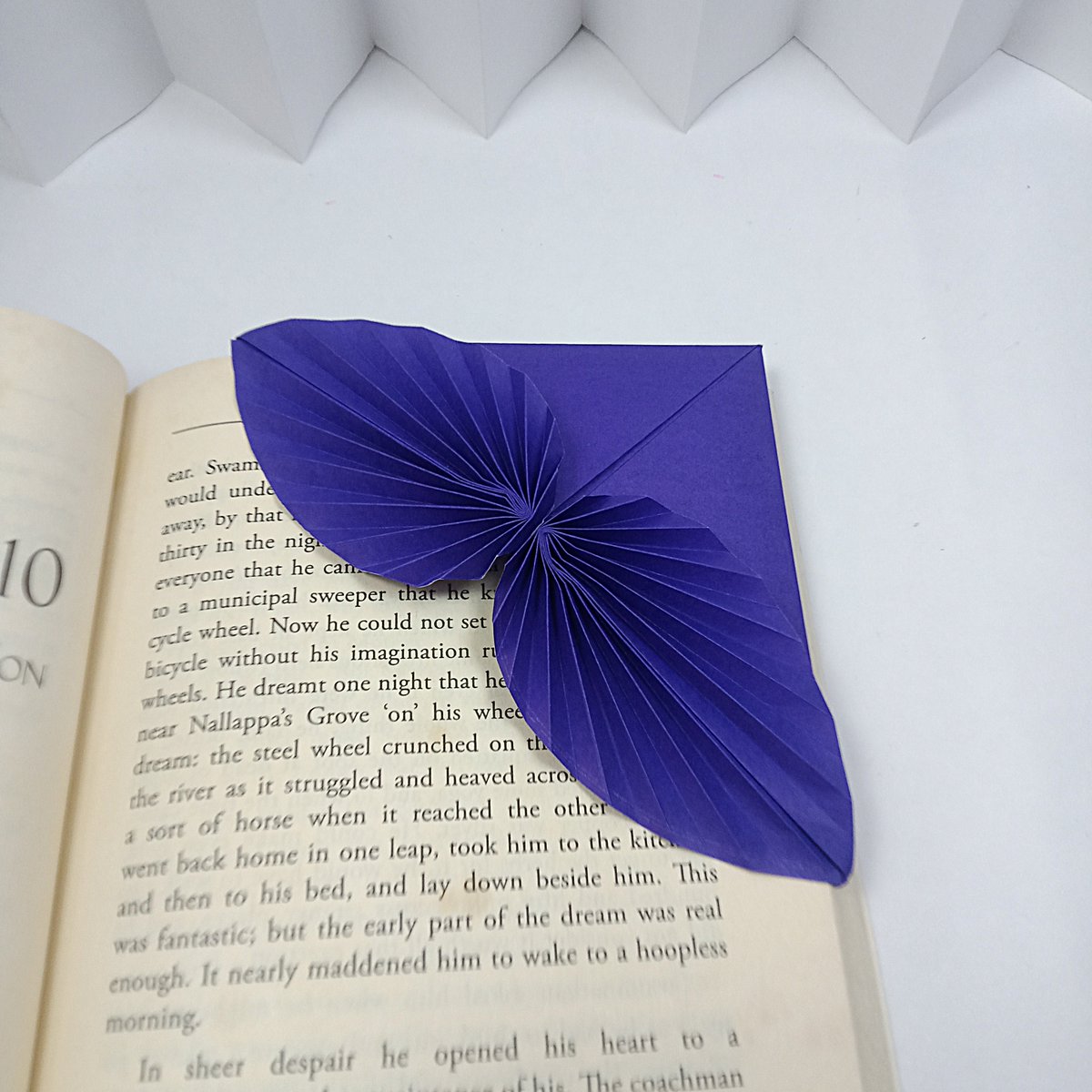 scrapcarved's tweet photo. Beautiful Royal Leaf Bookmark 👑🌿 | DIY Paper Craft https://t.co/t7KUsm8OCE