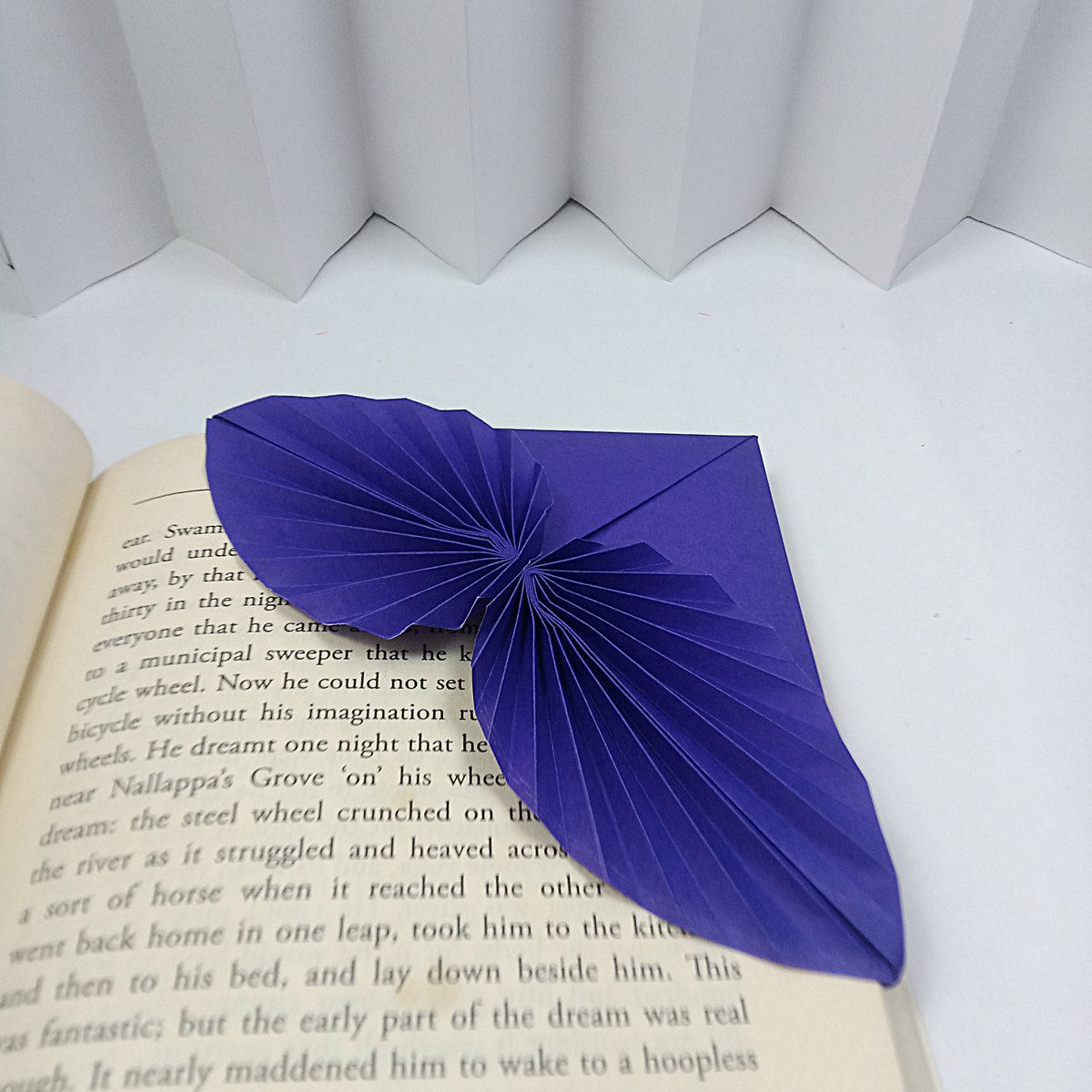 scrapcarved's tweet photo. Beautiful Royal Leaf Bookmark 👑🌿 | DIY Paper Craft https://t.co/t7KUsm8OCE