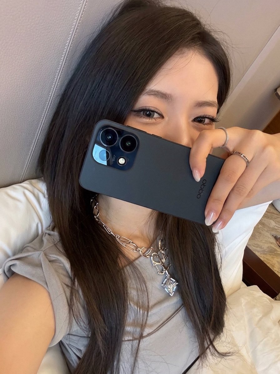 rorainlilac's tweet photo. 📸 | 260919 #RORA Weverse Update.

〝 Terima kasih, OPPO🖤
sayang kalian, MONSTIEZ🫶🏻 〞 https://t.co/qZCXIp8q8k