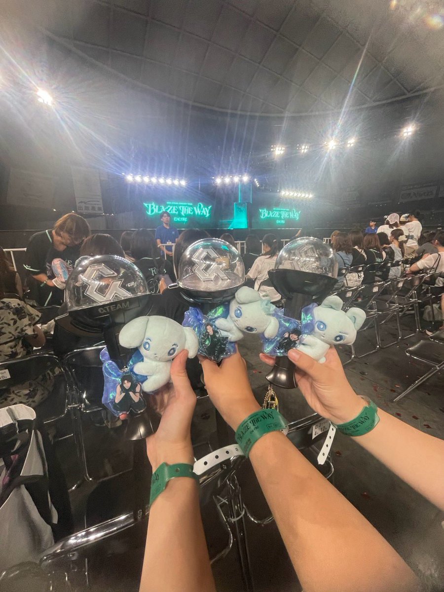 ov1_vmz's tweet photo. #BLAZETHEWAY_BELLUNADOME 
初ドーム🤍
実習中弾丸でいきました(* 'ᵕ' )☆
安定連番あざした^^
@and_xkzl @gakujo_ https://t.co/j4Lslkl0jK