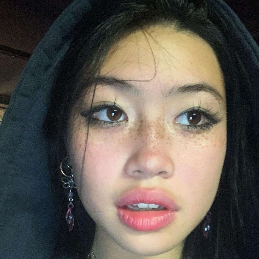 domgoonerX's tweet photo. Need to facefuck and cum kiss beabadoobee so bad rn https://t.co/QCf4U80DGc