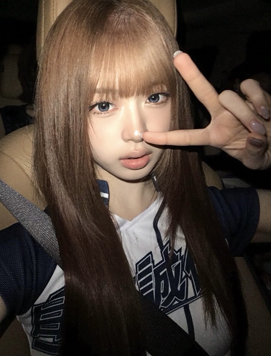 pinii18_'s tweet photo. 키키의공식연상킬러님 셀카오셧다 https://t.co/OZpCCutkVV