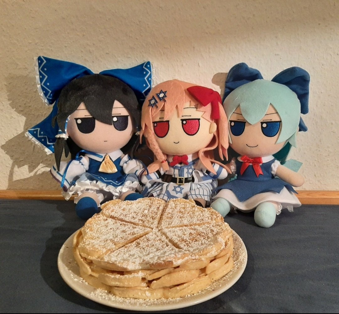 lolisammler's tweet photo. Just 3 little goobers enjoying home-made Waffles on the bed. https://t.co/VtjjoDOJpd