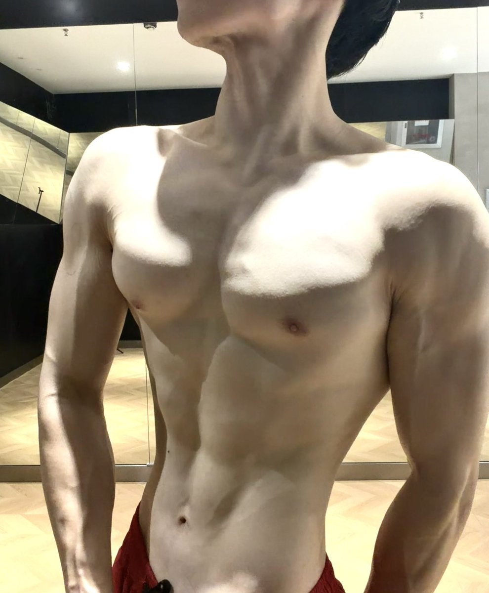 w62396693's tweet photo. 其实我很爱御姐 #直男 #腹肌 https://t.co/hGbCe7xWUt
