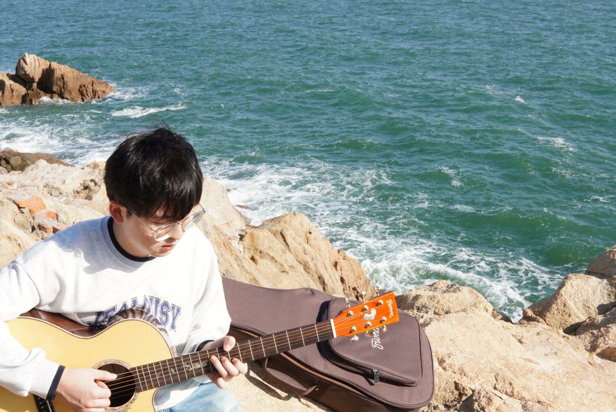 BorisThevewmn's tweet photo. Las notas de guitarra al atardecer me hacen olvidar todo! ， https://t.co/TtY5FWYdhd