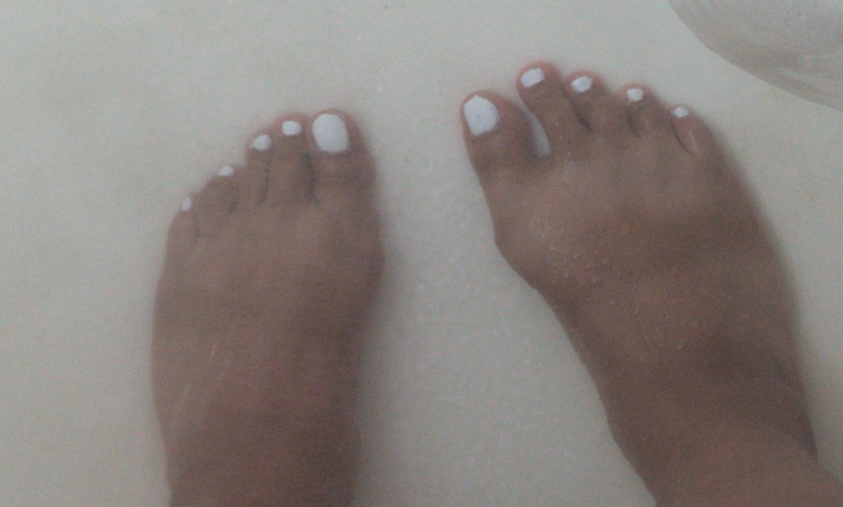 Princess_n_honi's tweet photo. #feetfetısh #feet  we need to get our toes done soon👀 https://t.co/GipMF4nAkG