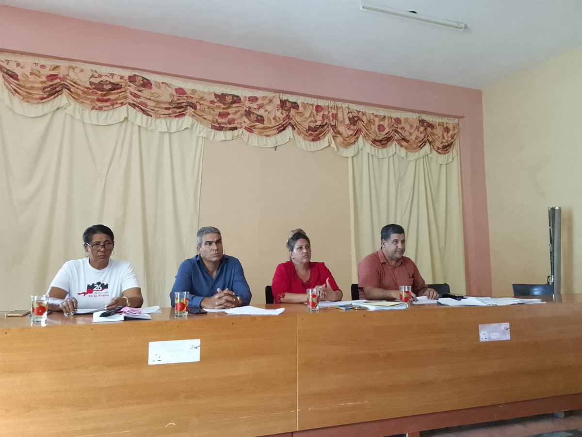 CalexChill's tweet photo. Preside Eumelin González Sánchez, Gobernador en la provincia de #PinardelRío junto a las principales autoridades del territorio, el intercambio sobre la implementación de las transformaciones económicas y sociales en el municipio de #Consolación. https://t.co/vO3PmhHiND