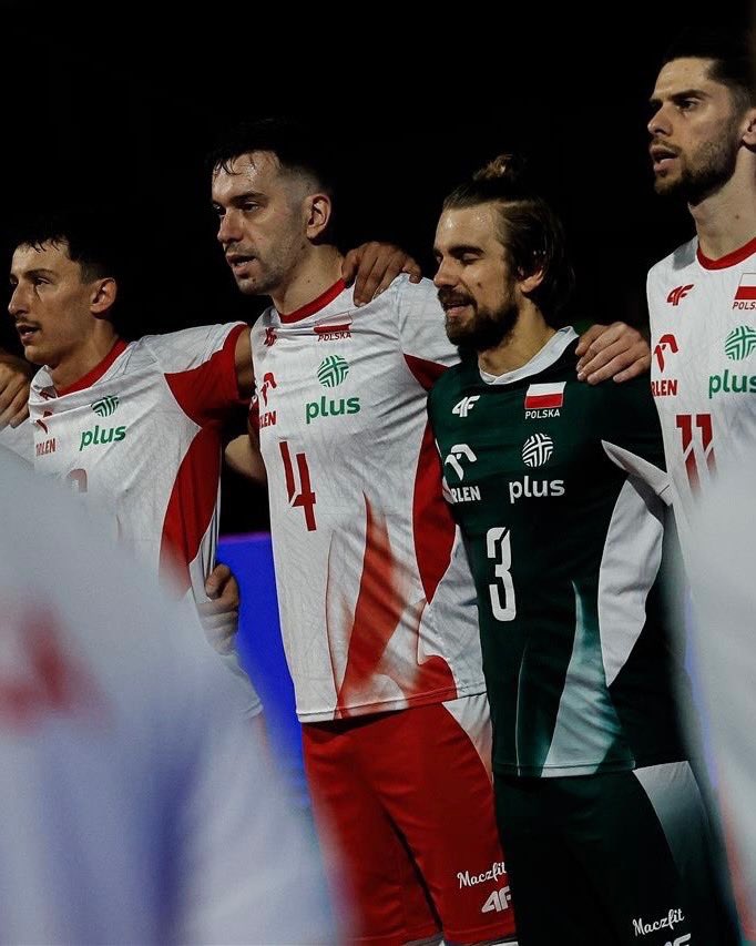 TeamORLEN's tweet photo. Zadanie wykonane w imponującym stylu. 💪

Polscy siatkarze wygrali 3:0 z Łotwą i awansowali do ćwierćfinału mistrzostw Europy! 👏 https://t.co/8a3oyi53kM