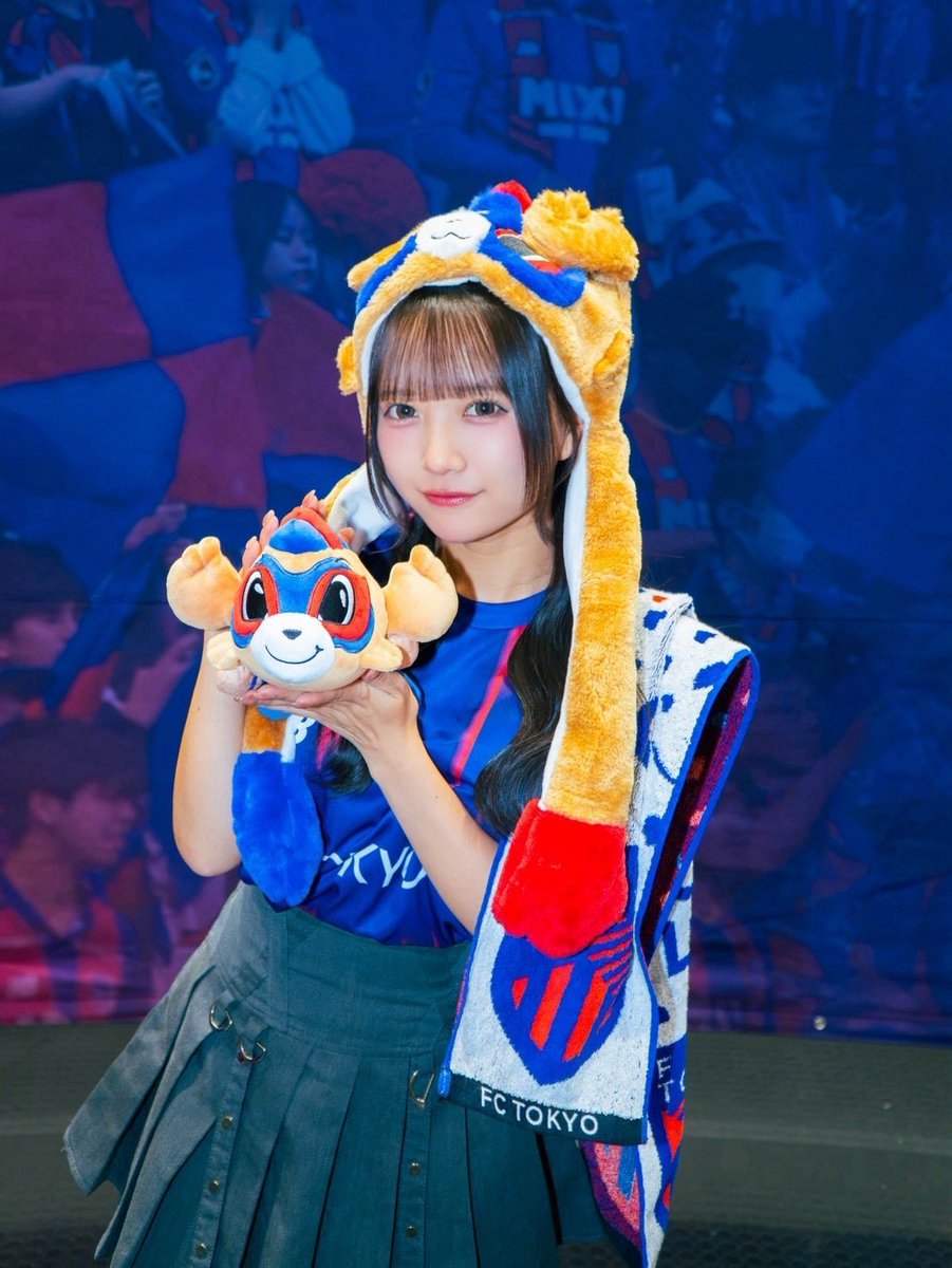 UtaGe_miyuu's tweet photo. FC東京さん対名古屋グランパスさんの試合を観戦させていただきました!!

試合開始から両チームの攻防が続いて、最後までどっちが勝つかわからなくてずっとドキドキしてました…!!

後半、俵積田選手がゴールを決めて…⚽️‼️

その後も最後までハラハラする場面が続いて、ドキドキしながら応援してました…!!
最後まで1点を守りきって勝利した瞬間は、本当に最高でした🎉

試合終了の瞬間のスタジアムの盛り上がりもすごくて、サポーターの皆さんと一緒に喜べたのも嬉しかったです！！

またスタジアムに応援に行きたいです！！

改めてFC東京さん、勝利おめでとうございます！！
そして素敵な時間をありがとうございました!!🔵🔴

10月21日のキックオフ前スタジアムライブでも
FC東京さんの勝利に繋がるような、最高のスタートを作れるように頑張ります🔥
味の素スタジアムさんで待ってます！

#fctokyo #tokyo