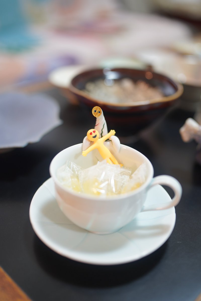 peachcanister's tweet photo. 大槻香奈さん・Q太郎さん講師《みんなで学ぼう！「絵画と焼き物の見方」お勉強会⑬ モネ『睡蓮』》🪷
画業の半生にわたり描かれた『睡蓮』は時代とともに表情を変え、光を包み、水面は景色を反転させ、やがて揺らぎや移ろいが画面を満たす🖼️
モネは自身の主観的な世界の見方を、客観的に描き出した🎨 https://t.co/vg9r22KC7S